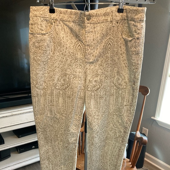 Chico’s Size 3 Beige Patterned Crop Pants - Picture 5 of 5